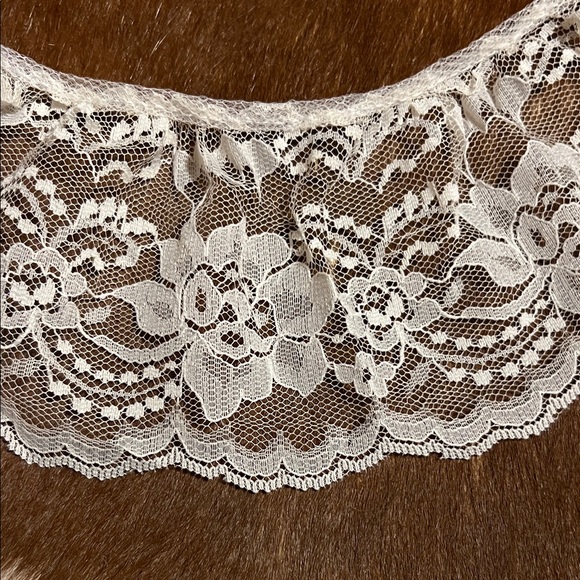 6.3 yards of Ruffled 3.5” lace trim white - Picture 4 of 6